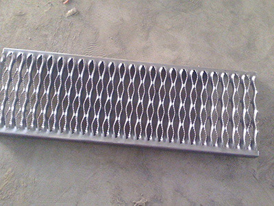 鳄鱼嘴防滑板 - 安平县集磊丝网制品有限公司图片1