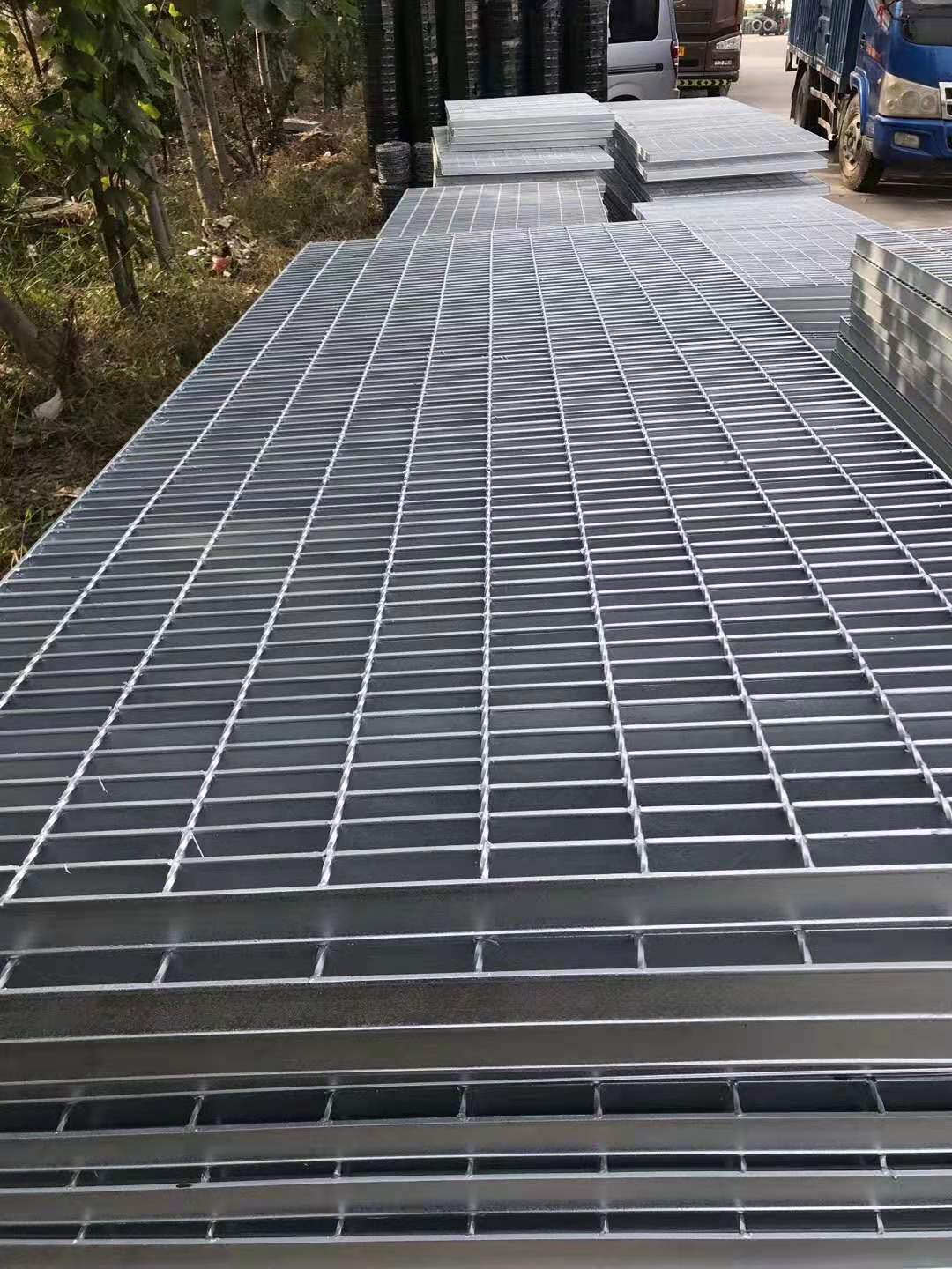 【集磊】热镀锌钢格板