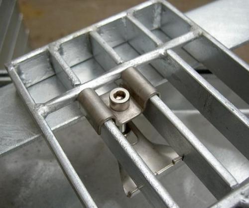 格栅板固定方法图片2