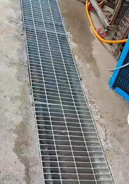 排水沟镀锌钢格栅盖板图片2